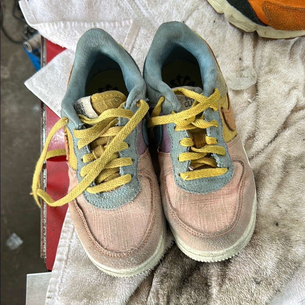 Nike Yellow and Pink Sneakers Lightweight Athletic Shoes